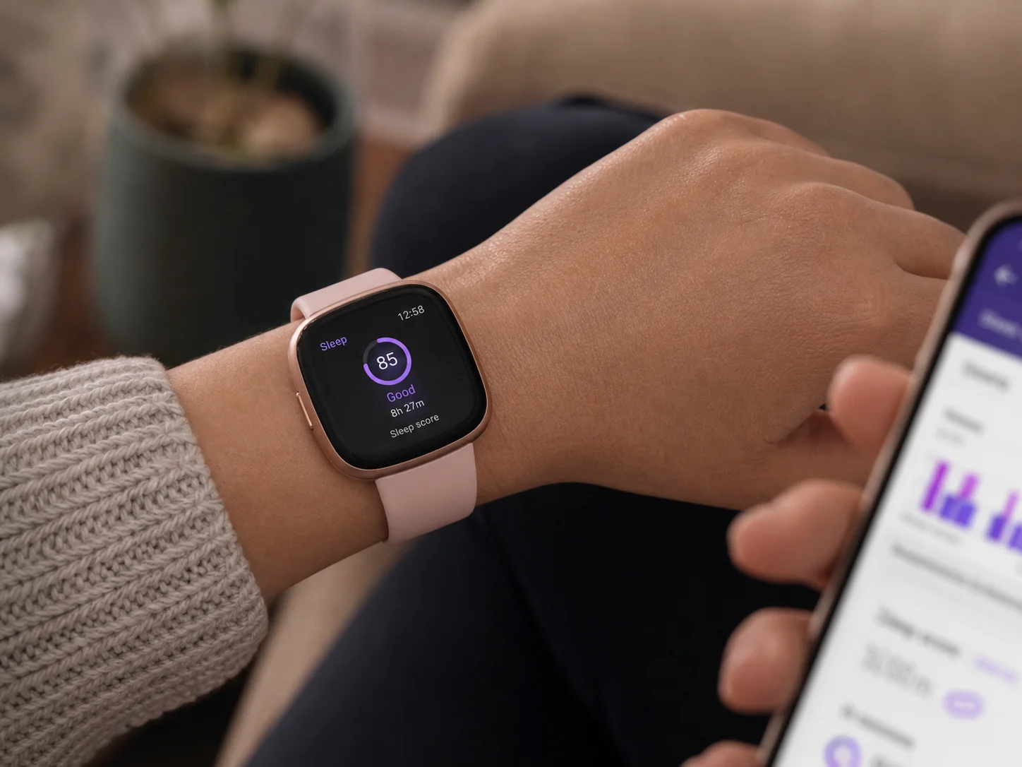 Fitbit versa 4 pink sand copper rose