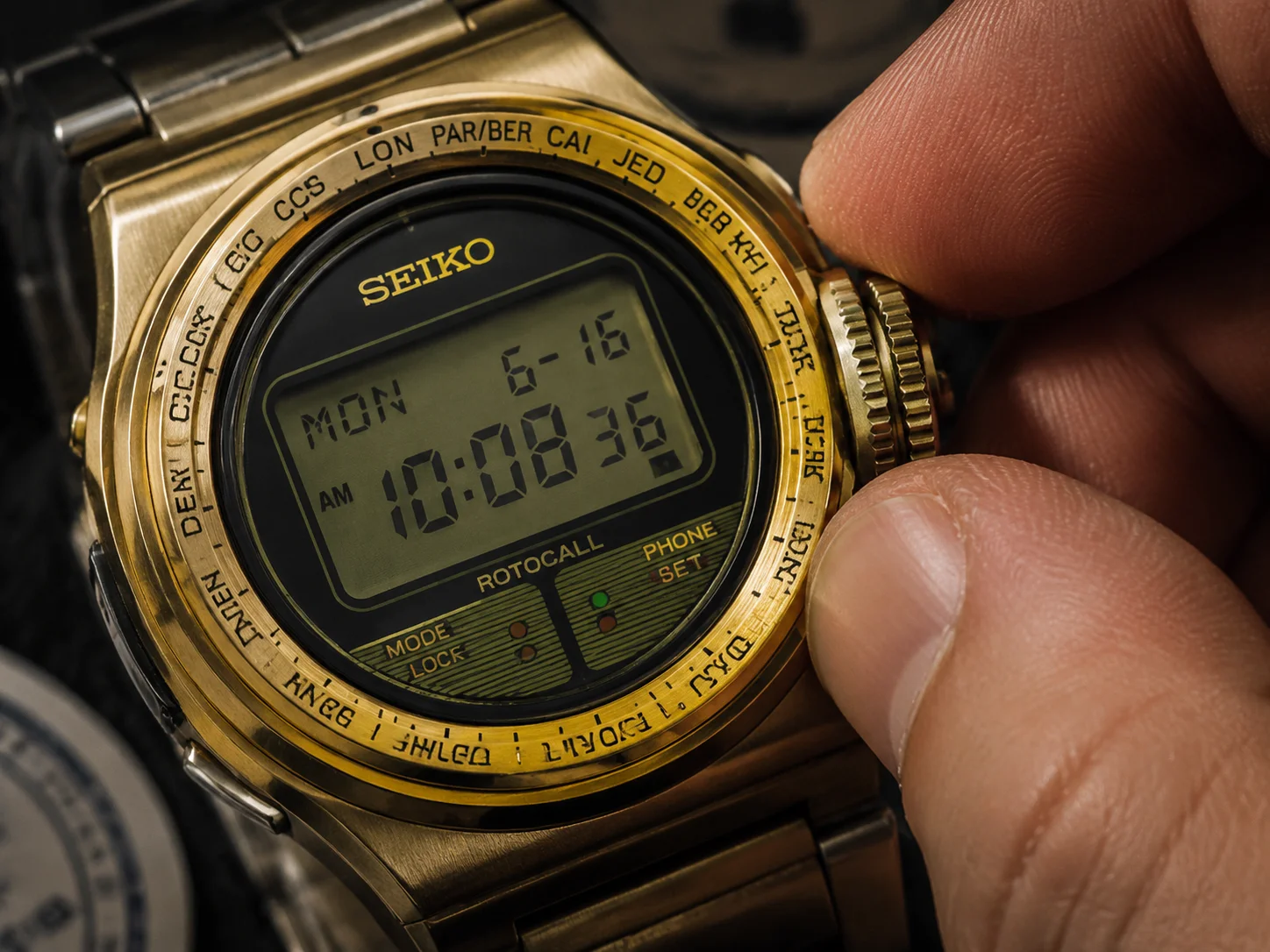 Rotating control digital watches