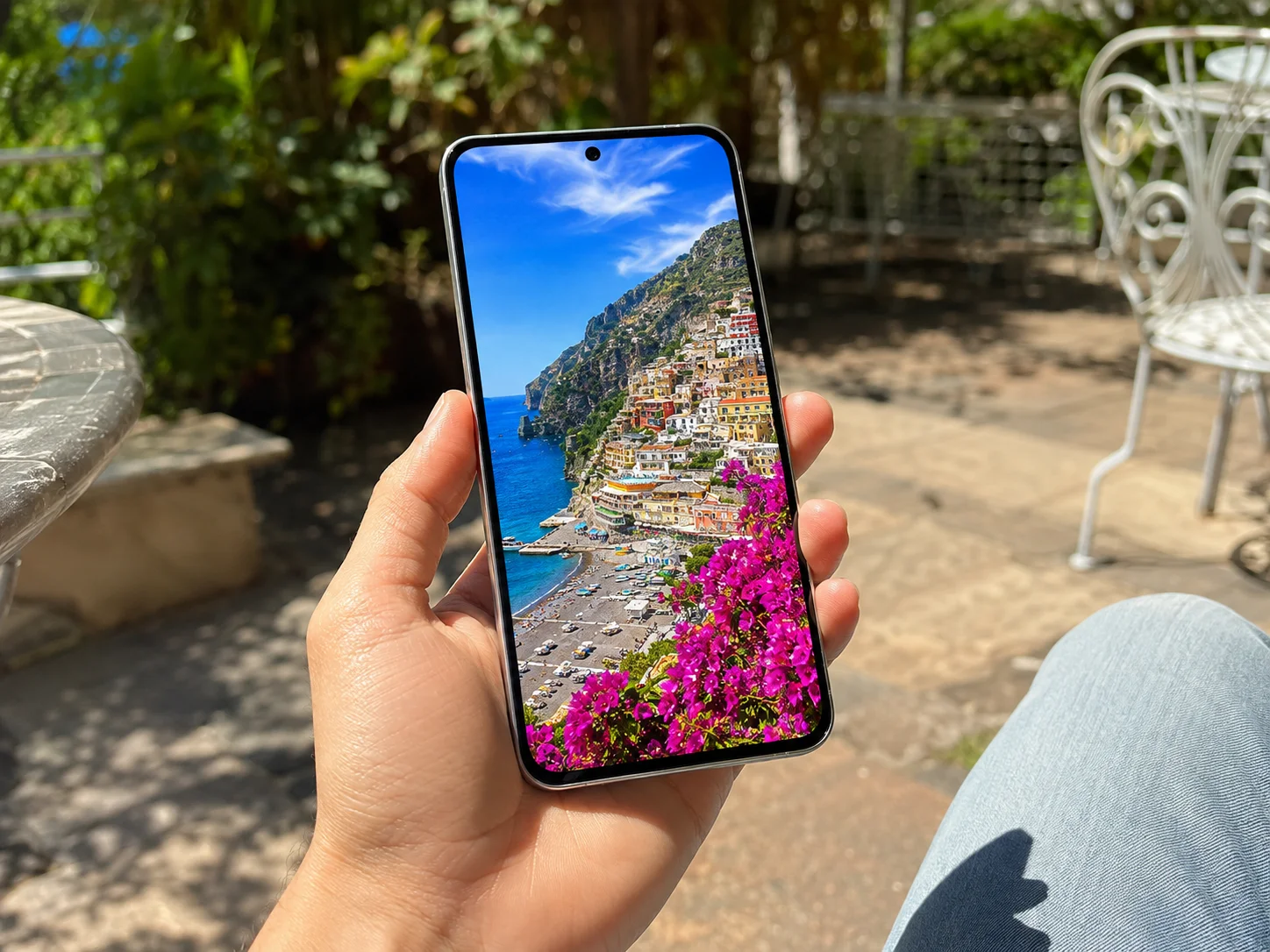 Display bigger and brighter than any previous fe model