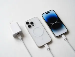 Read more about the article 8 Must-Have Accessories For The Sleek White iPhone 16 Pro