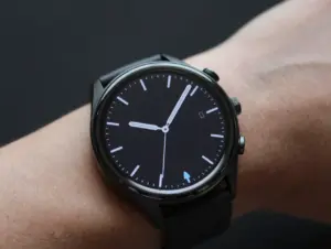 Read more about the article 6 Aesthetic Samsung Watch Wallpaper Themes For Galaxy Wearables